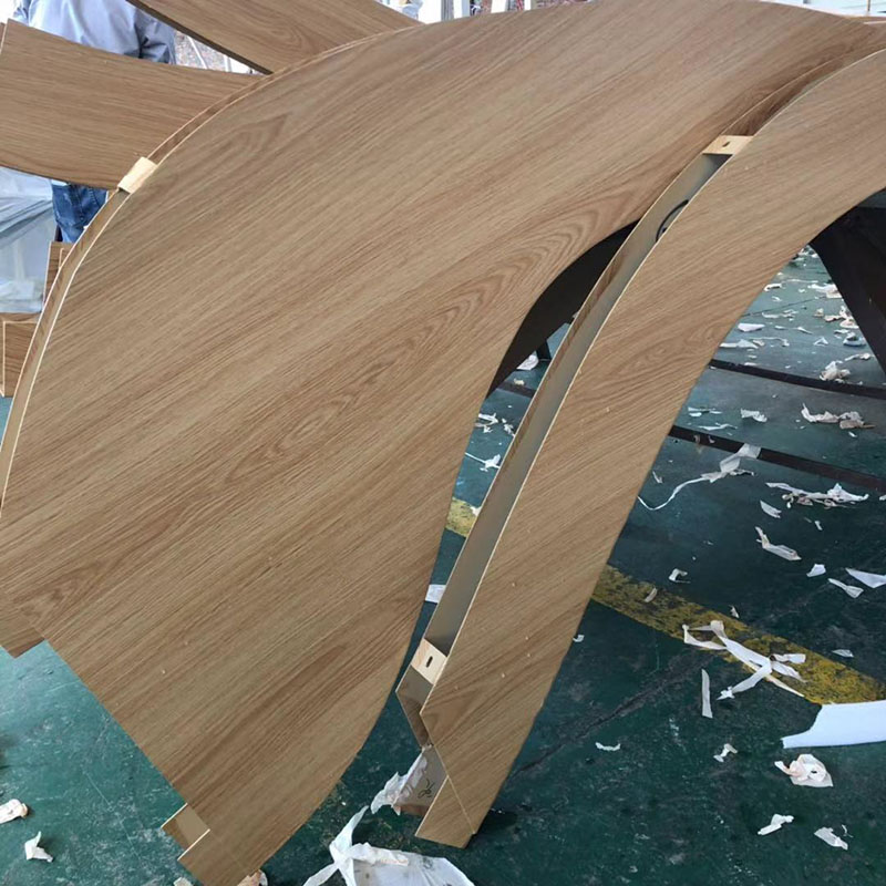 弧形铝单板木纹色可定制生产